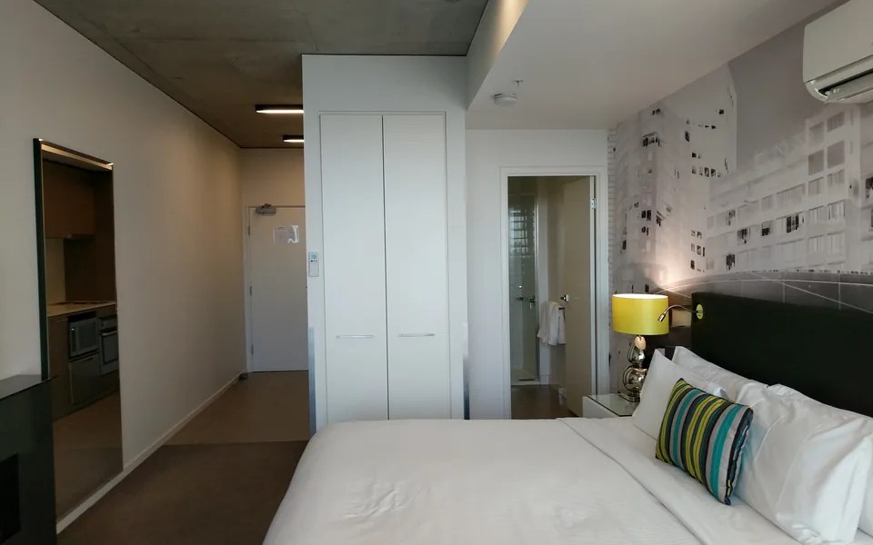 Guest room interior at Oaks Melbourne on William Suites